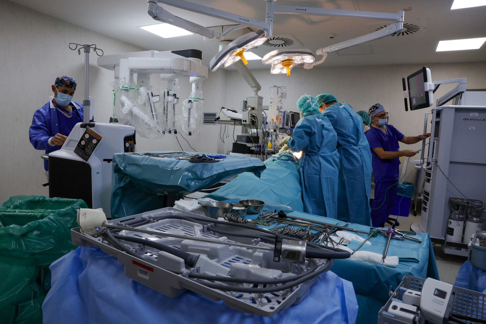 Operaron a un venezolano en España de un tumor con cirugía robótica pionera en el mundo