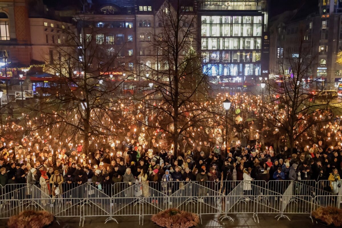En imágenes: así transcurrió la Marcha de las Antorchas tras la entrega el Premio Nobel de la Paz