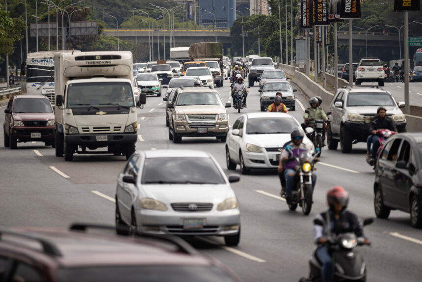 Gran Cacique Guaicaipuro Caracas autopista