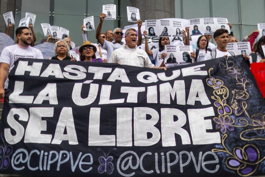 Familiares de presos políticos | Foto: @Clippve