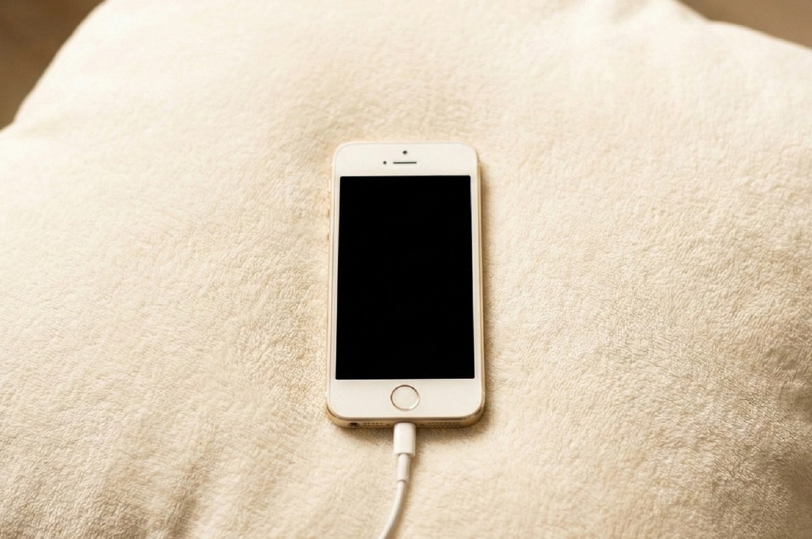 ¿Por qué se calienta el celular al cargar y cómo evitar el sobrecalentamiento?