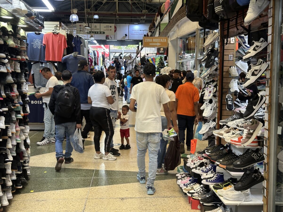 Caracas en vísperas de Navidad: calles llenas, mercados a tope y la ciudad que no se detiene