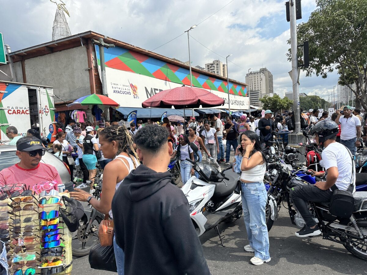 Caracas en vísperas de Navidad: calles llenas, mercados a tope y la ciudad que no se detiene