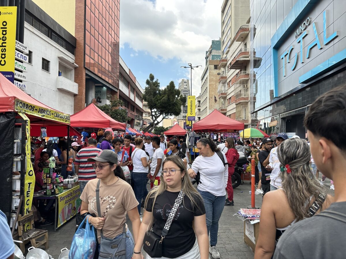 Caracas en vísperas de Navidad: calles llenas, mercados a tope y la ciudad que no se detiene