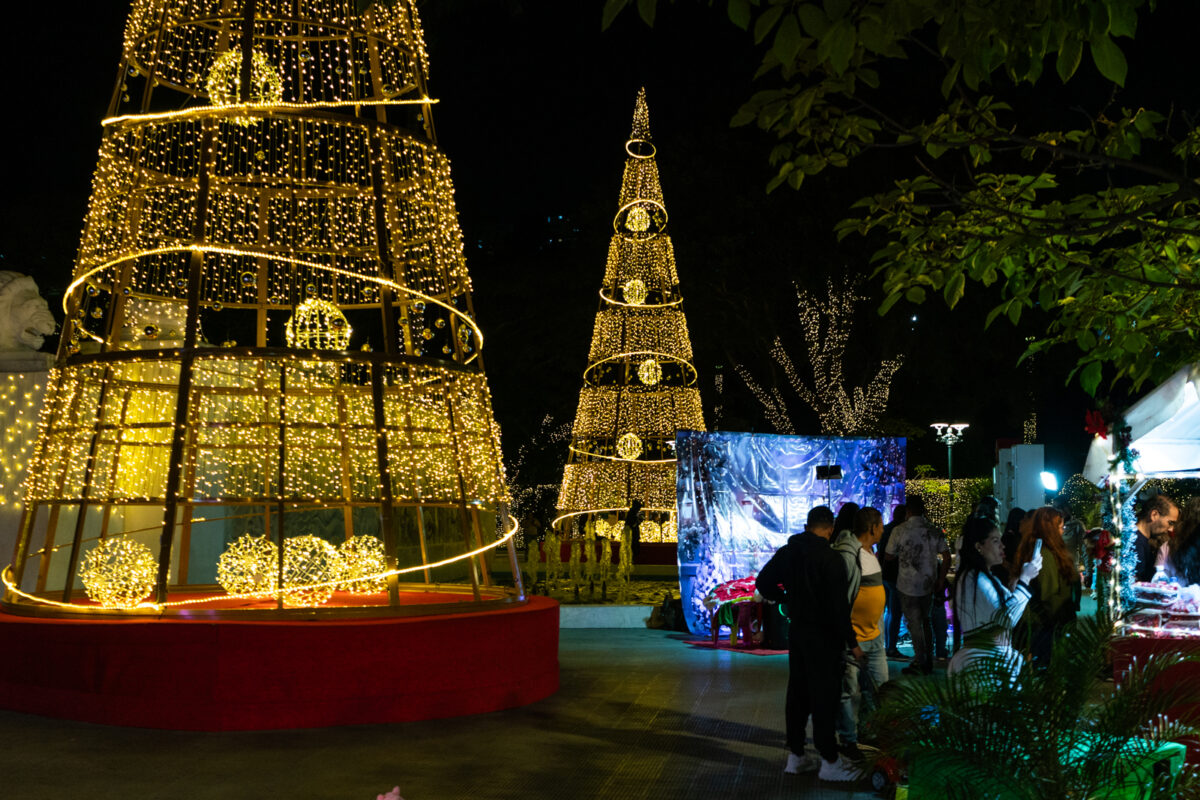 Caracas se ilumina en Navidad: así brillan las decoraciones nocturnas en la ciudad
