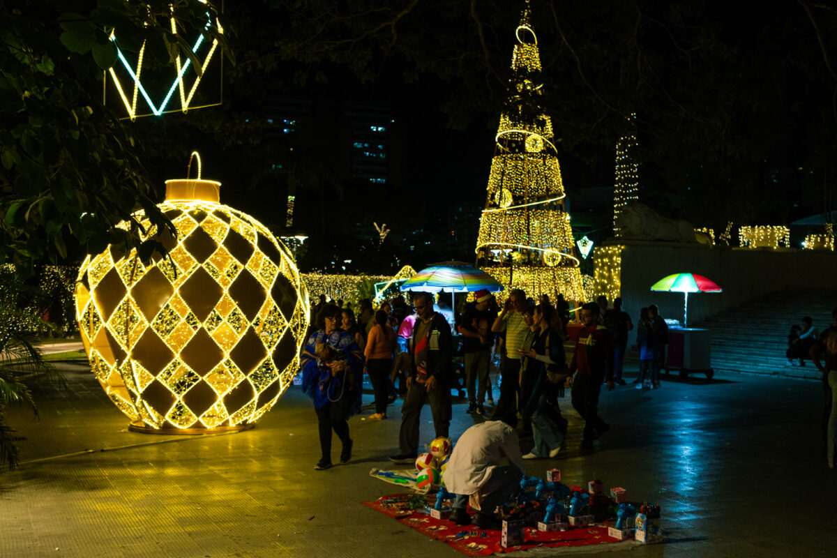 Caracas se ilumina en Navidad: así brillan las decoraciones nocturnas en la ciudad