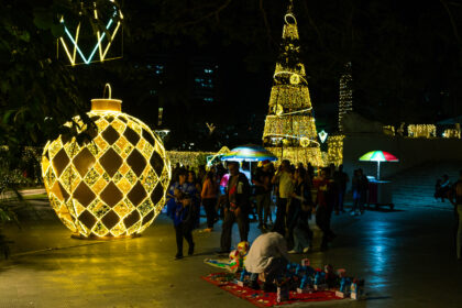 Caracas se ilumina en Navidad: así brillan las decoraciones nocturnas en la ciudad