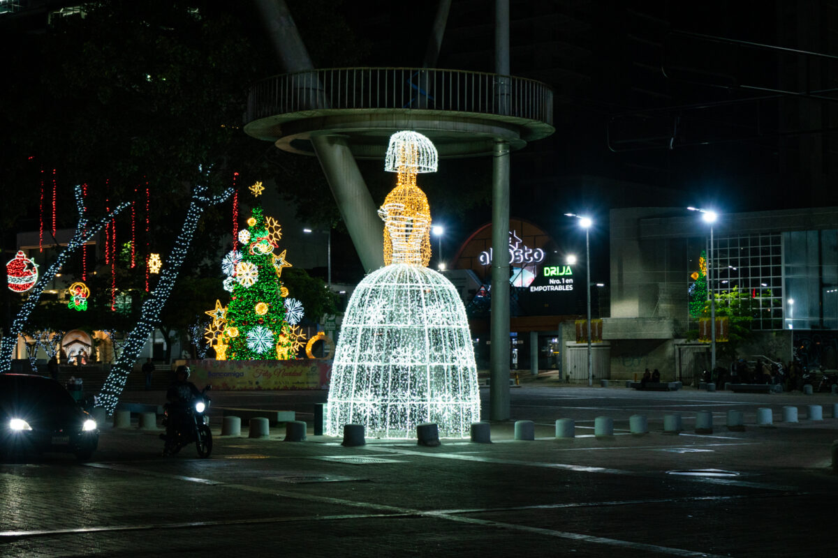 Caracas se ilumina en Navidad: así brillan las decoraciones nocturnas en la ciudad
