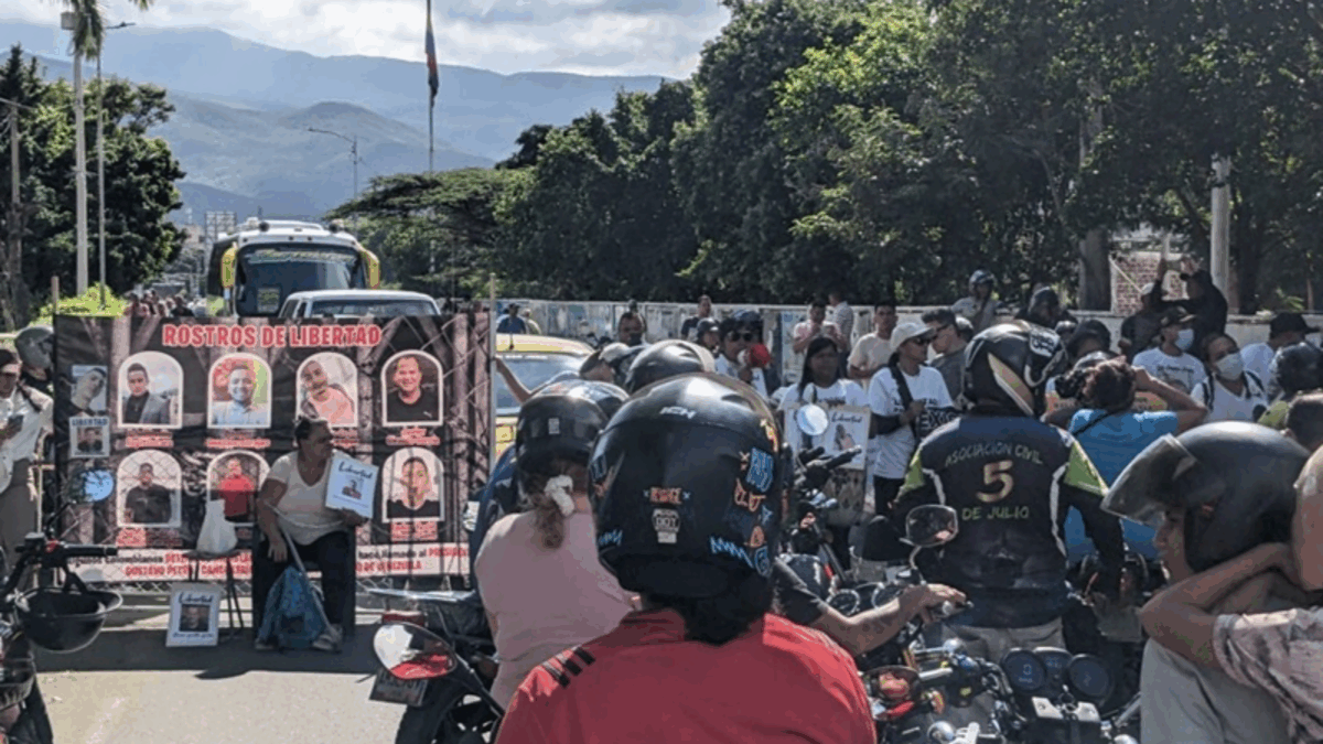 Familiares de ciudadanos colombianos detenidos en Venezuela volvieron a protestar en el puente internacional Simón Bolívar