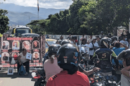 Familiares de ciudadanos colombianos detenidos en Venezuela volvieron a protestar en el puente internacional Simón Bolívar