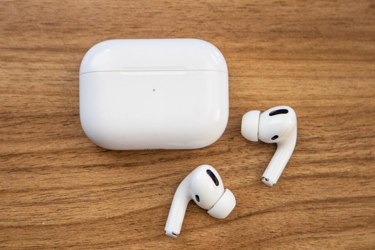 La traducción en tiempo real de los AirPods llegó a la Unión Europea