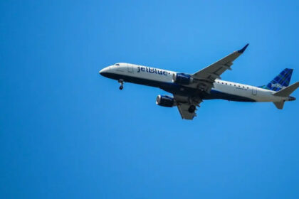 Un segundo avión reportó evitar una colisión con un avión militar de EE UU cerca de Venezuela