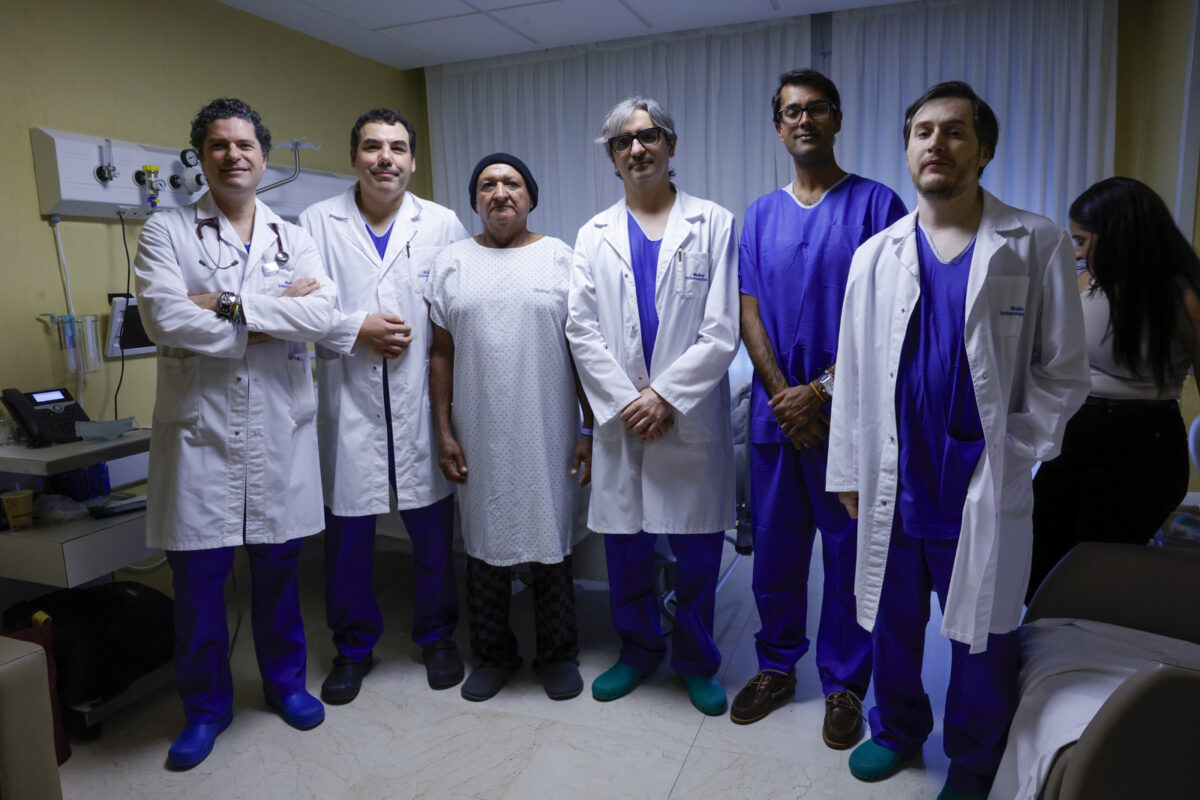 Operaron a un venezolano en España de un tumor con cirugía robótica pionera en el mundo