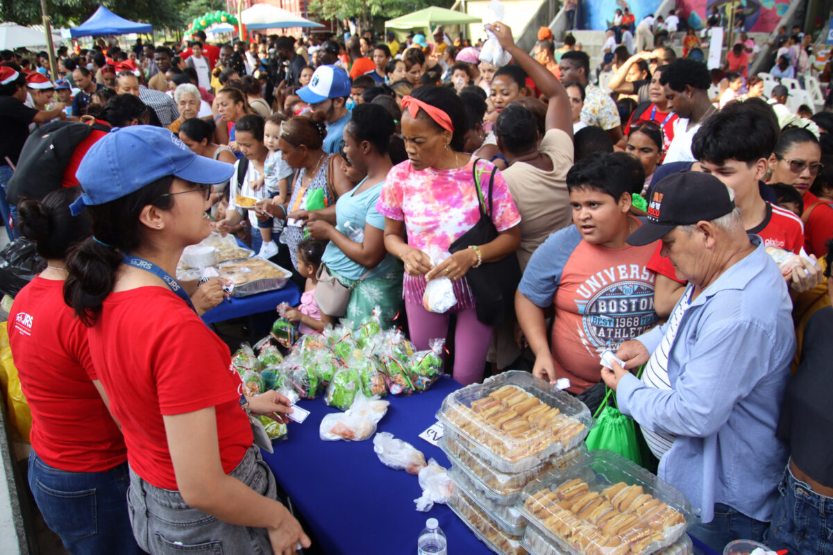 Migrantes en frontera de México celebran Navidad en medio de la incertidumbre y la nostalgia | Foto: EFE
