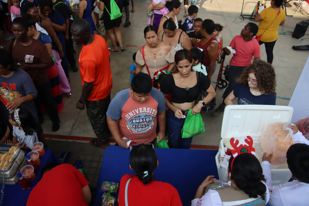 Migrantes en frontera de México celebran Navidad en medio de la incertidumbre y la nostalgia | Foto: EFE