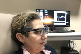 Cómo funcionan los implantes que se conectan al cerebro y qué prometen para el futuro