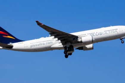 Registraron la sede de la aerolínea española Plus Ultra por presunto blanqueo de capitales