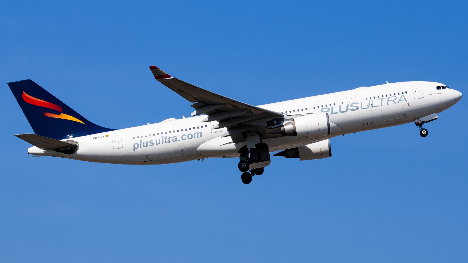 Registraron la sede de la aerolínea española Plus Ultra por presunto blanqueo de capitales