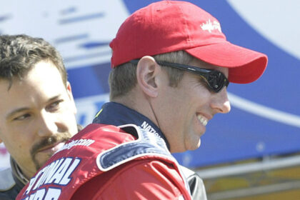 Expiloto de NASCAR murió junto a su esposa y dos hijos en accidente de avioneta en EE UU