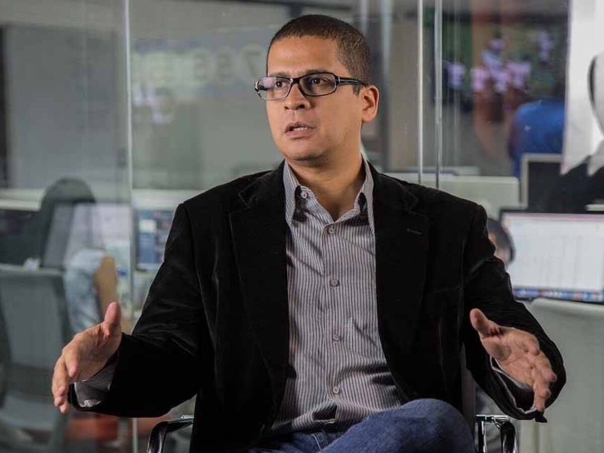 Funcionarios del Sebin se presentaron en la casa del politólogo Nicmer Evans