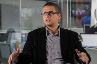 Funcionarios del Sebin se presentaron en la casa del politólogo Nicmer Evans