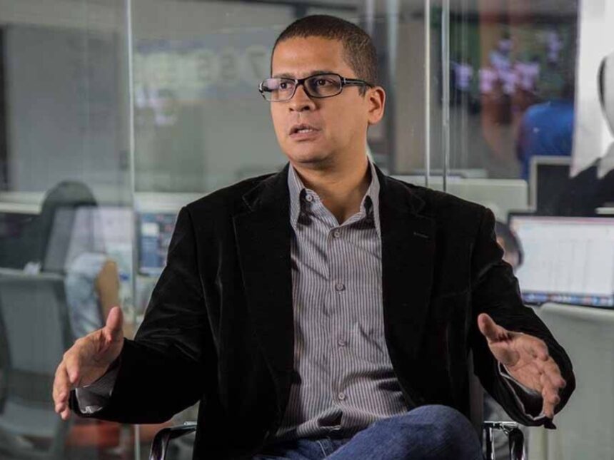 Funcionarios del Sebin se presentaron en la casa del politólogo Nicmer Evans