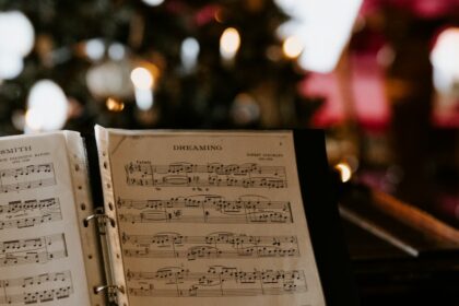 Los temas musicales icónicos para Navidad: las canciones más famosas