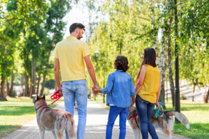 Vivir con perros desde la niñez podría mejorar el bienestar mental en los adolescentes