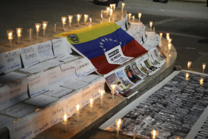 En carpas y colchones: familiares pernoctan por quinto día consecutivo a la espera de la liberación de los presos políticos