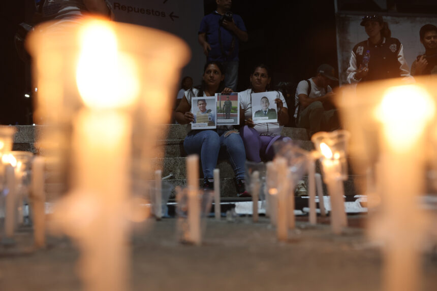 En imágenes: familiares de presos políticos realizan vigilia en espera de liberaciones