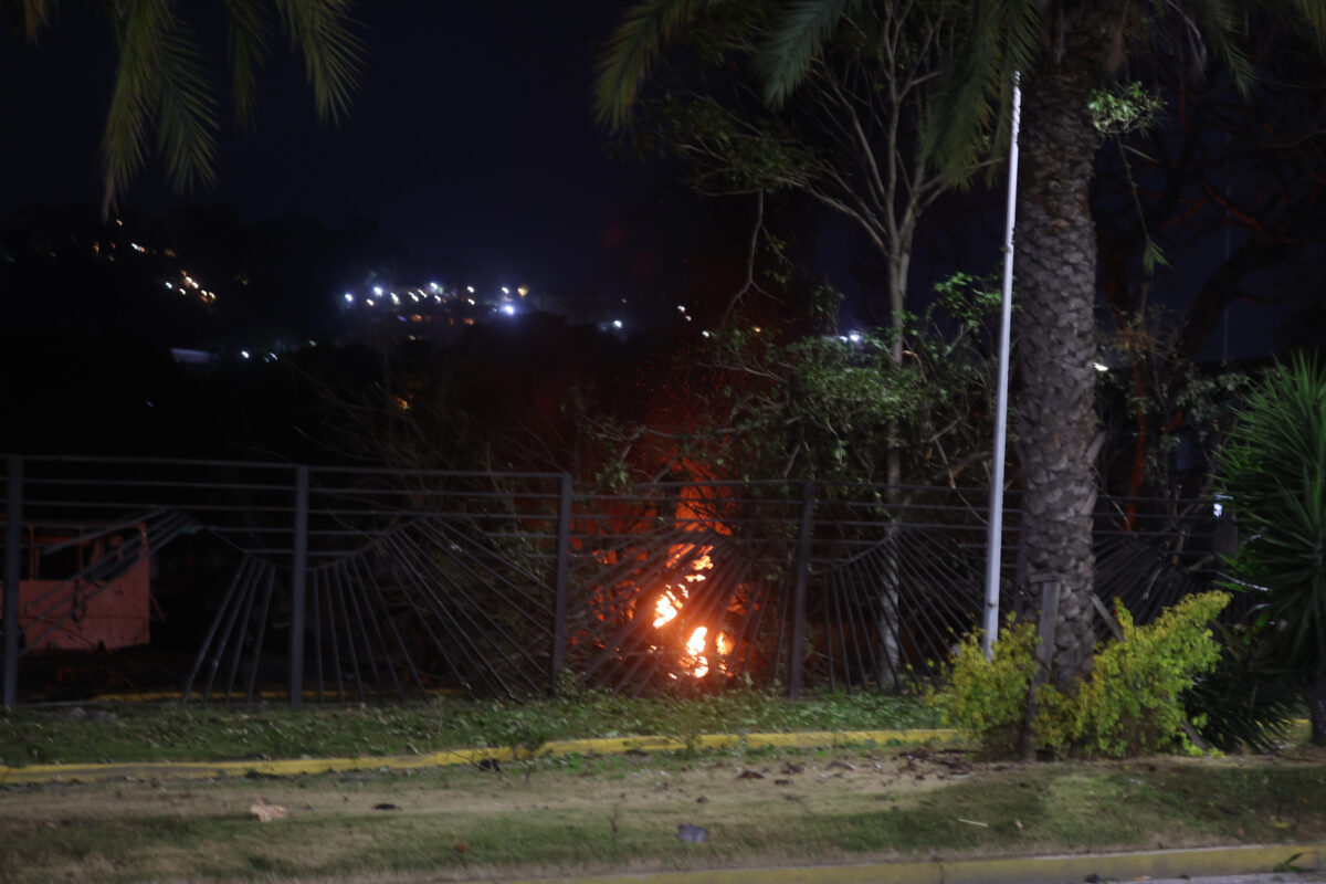Reportan explosiones en varias zonas de Caracas
