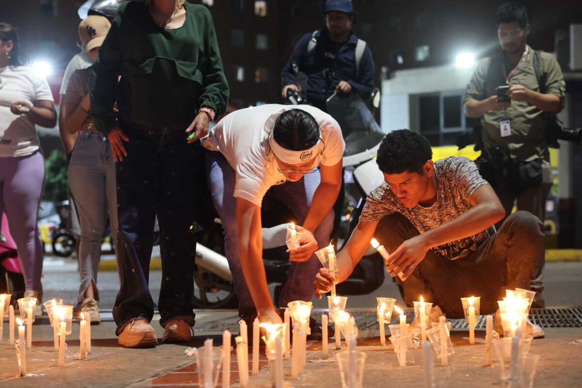 En imágenes: familiares de presos políticos realizan vigilia en espera de liberaciones