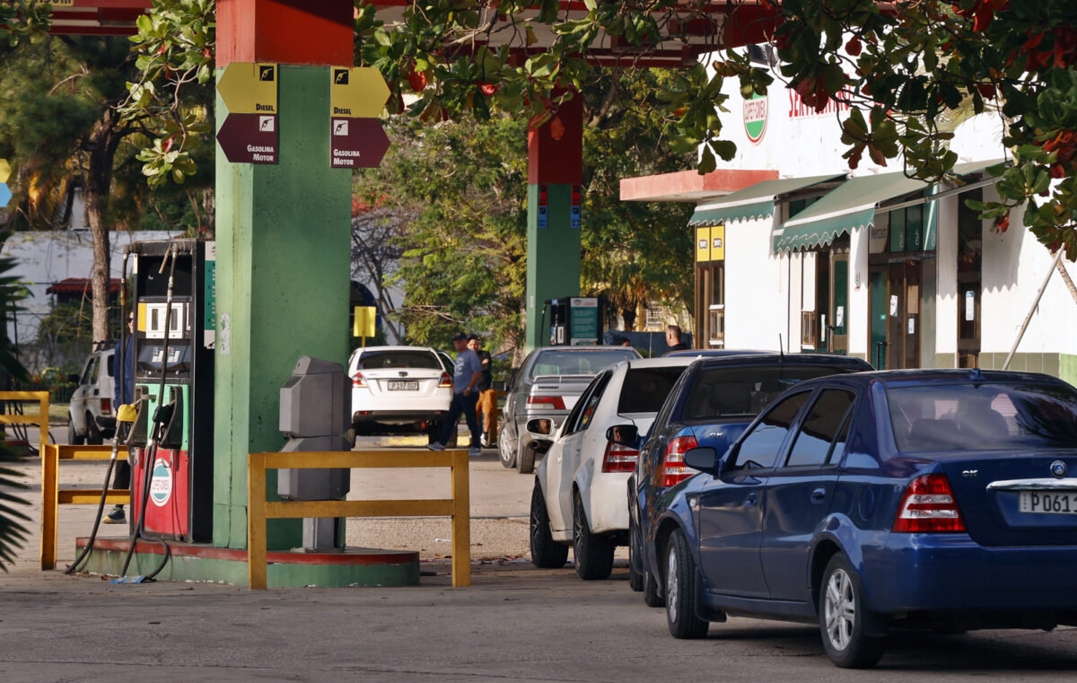 El fin del petróleo venezolano para Cuba desata las colas por combustible en la isla