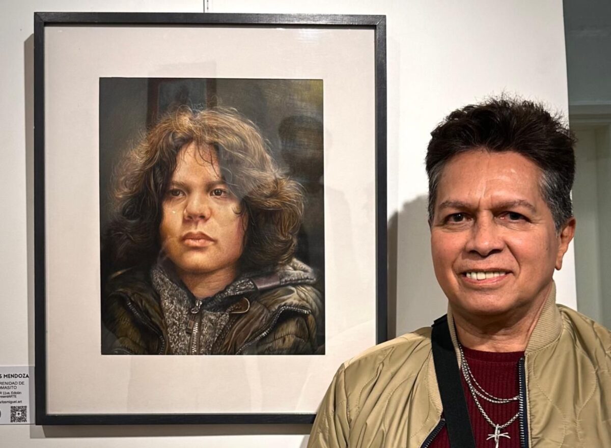 Carlos Mendoza y su obra "La serenidad de Tomasito”.  Foto: Carlos Mendoza
