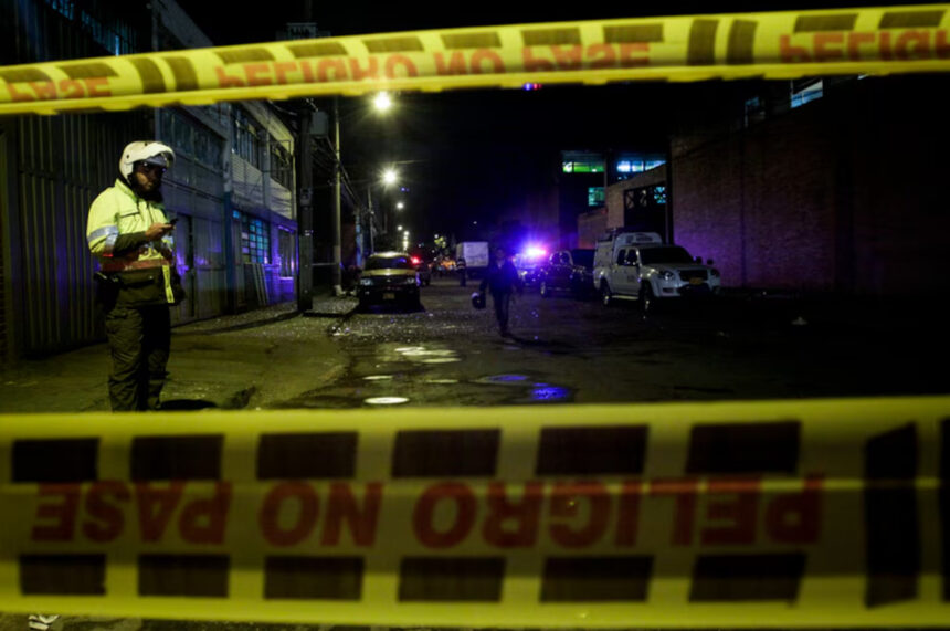 Autoridades de Bogotá investigan un ataque con granada que dejó un muerto y 13 heridos