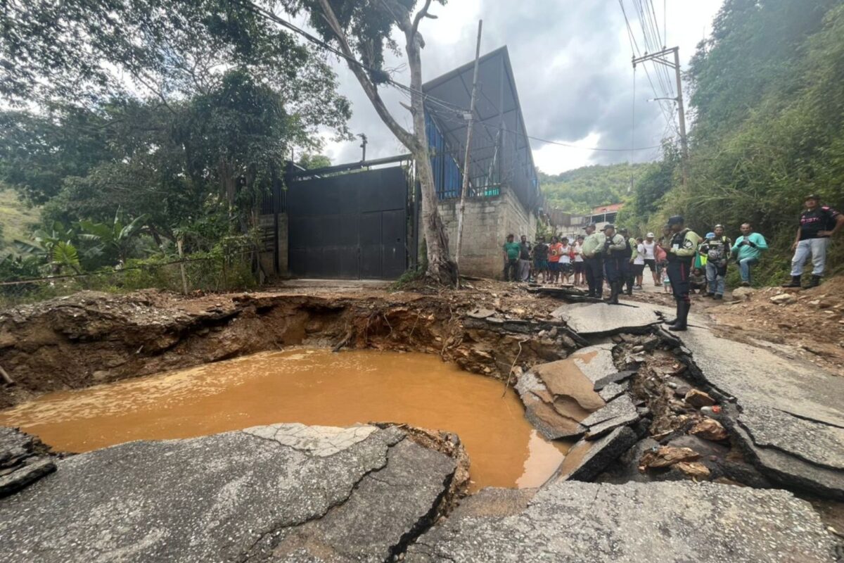 Reportaron la rotura de una tubería matriz en Los Naranjos