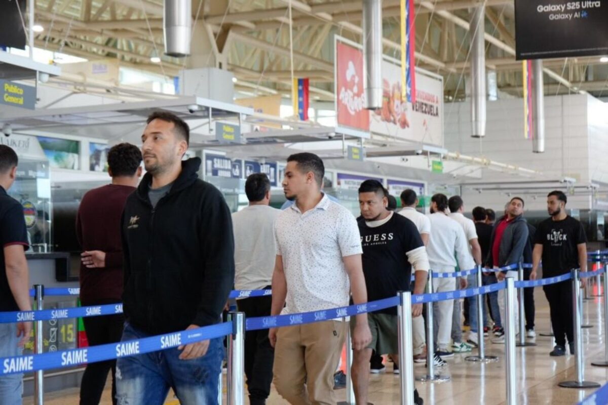 Llegó a Venezuela un avión con 183 migrantes retornados desde EE UU