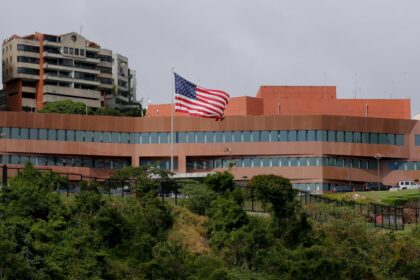 Embajada de Estados Unidos afirma que fueron liberados todos los presos políticos estadounidenses en Venezuela