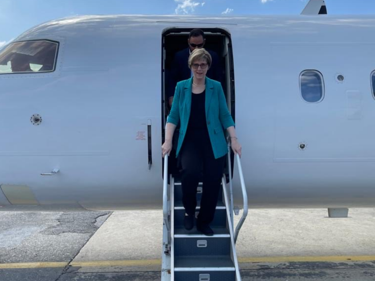 Embajadora Laura Dogu llegó a Caracas para reabrir la misión diplomática de Estados Unidos en Venezuela