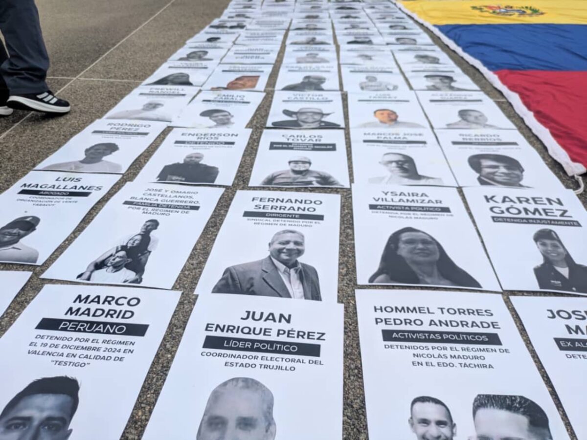 Clippve exige desde la plaza del Rectorado de la UCV la liberación de todos los presos políticos