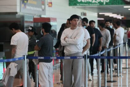 Llegó a Venezuela el vuelo número 100 con 235 migrantes deportados de EE UU