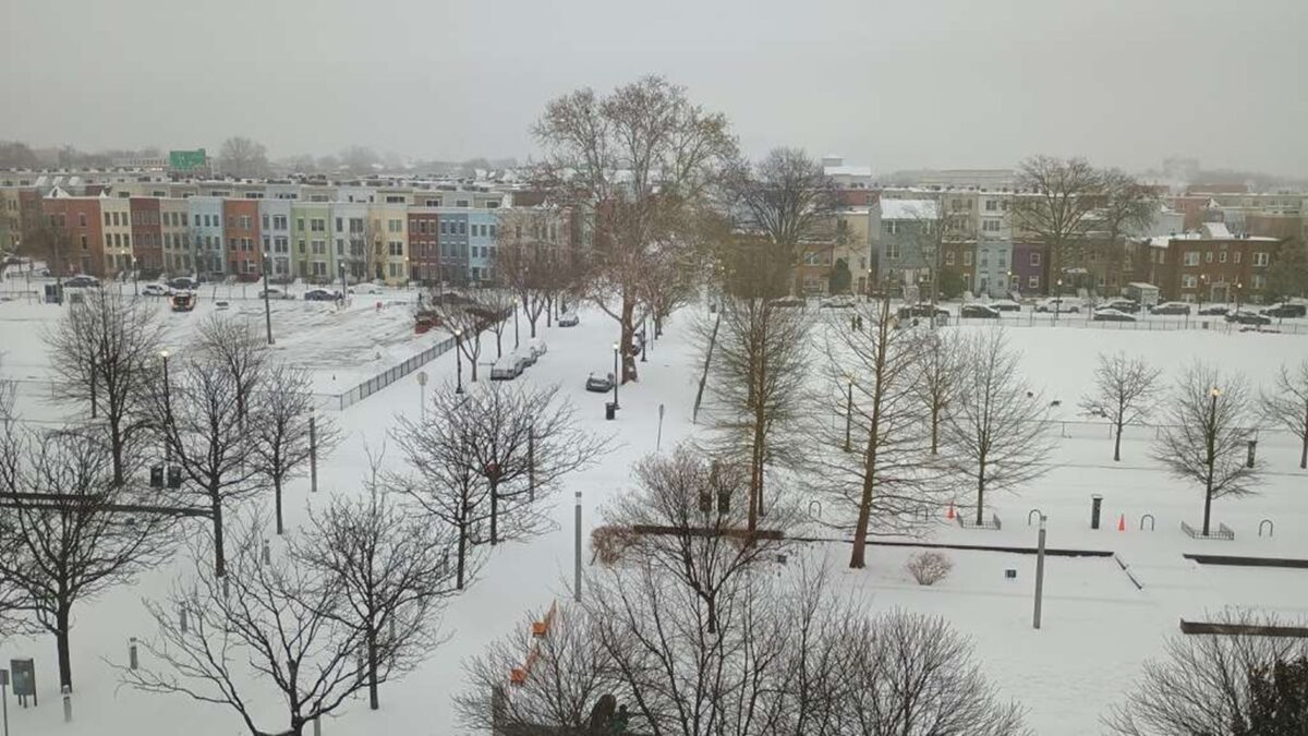 En imágenes: la tormenta invernal que dejó varios muertos y más de un millón de hogares sin electricidad en EE UU 