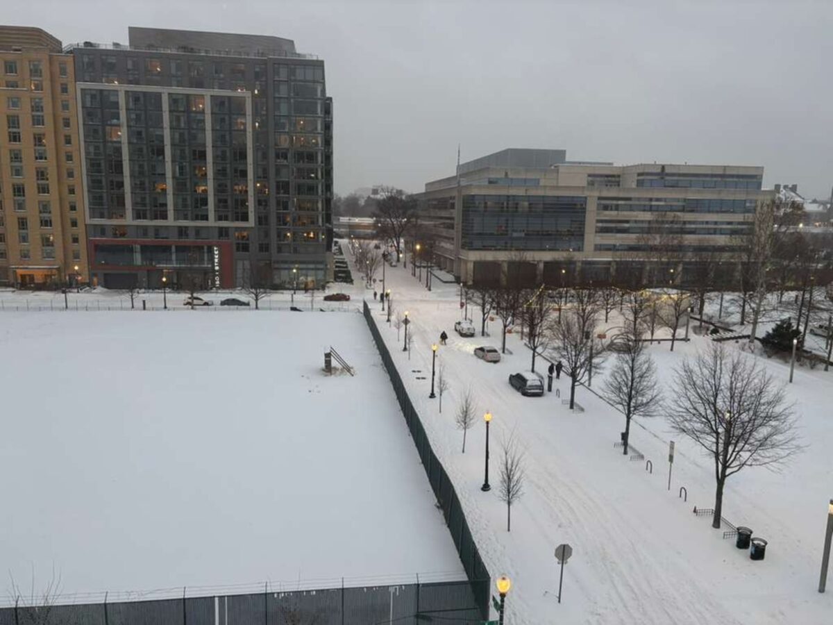 En imágenes: la tormenta invernal que dejó varios muertos y más de un millón de hogares sin electricidad en EE UU 