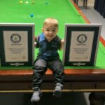 Un niño de 3 años en Inglaterra consiguió dos récords Guinness en billar.