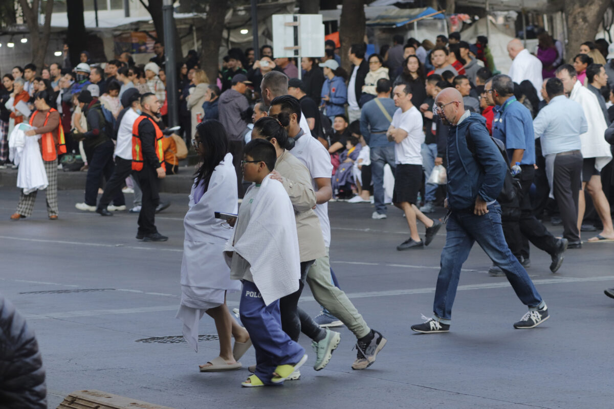 En imágenes: un sismo de magnitud 6,5 sacudió el centro de México 