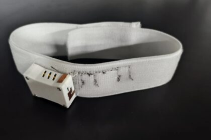 Crearon un dispositivo portátil permite hablar en tiempo real a personas con problemas del habla