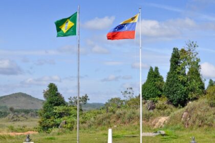 Menos venezolanos cruzan hacia Brasil: flujo migratorio en la frontera cae 50 % en 2026