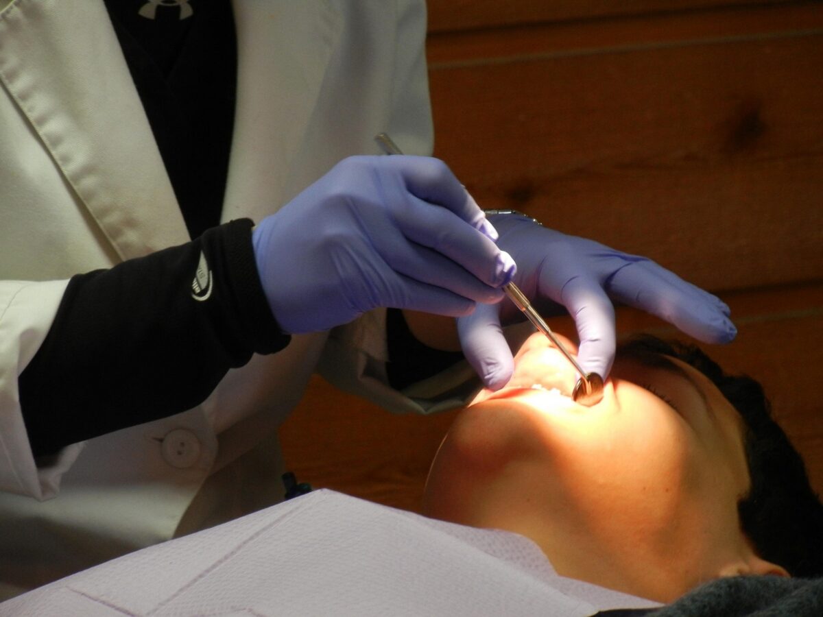 Un estudio encontró un vínculo entre la genética y la aparición de caries dentales 