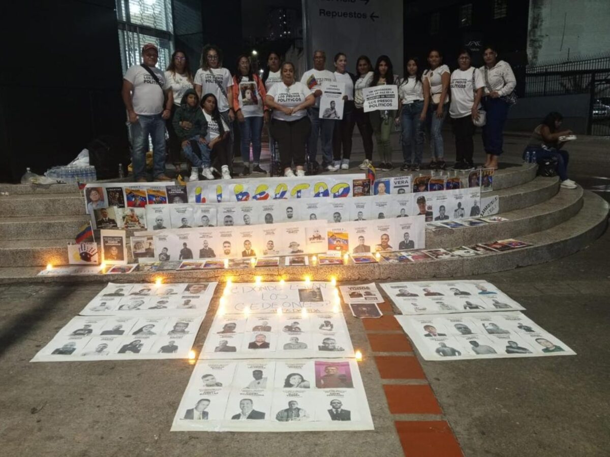 En Imágenes: así transcurrió la vigilia de familiares de presos políticos por novena noche consecutiva