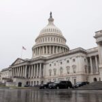 Senado de EE UU aprobó resolución para intentar bloquear nuevas incursiones de Trump en Venezuela